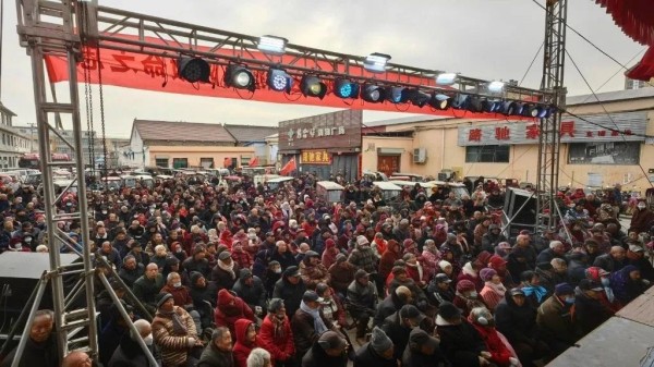 焦作中海中医肿瘤医院门口看大戏4 焦作中海中医肿瘤医院门口看大戏4