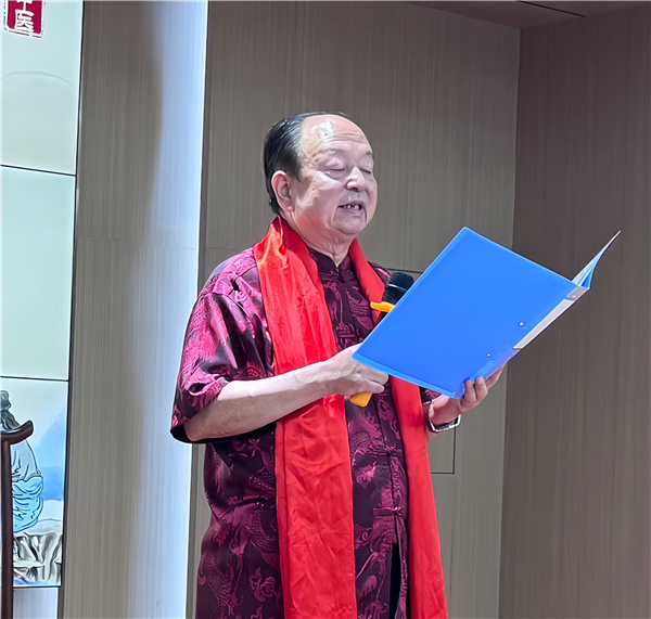 e70e79f6aa5d69b9b9d2d3f4a34c906